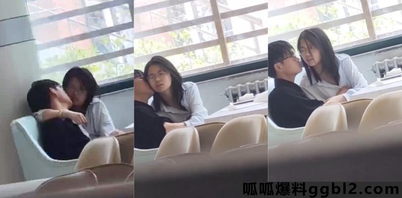 高中生小情侣公共场合亲热互摸 女友的享受的样子实在销魂 thumbnail