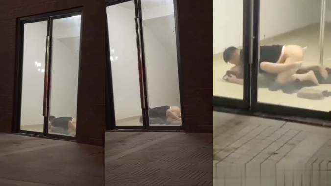 
                        小伙商场消防通道和妹子做爱，貌似被捡尸了~                     thumbnail